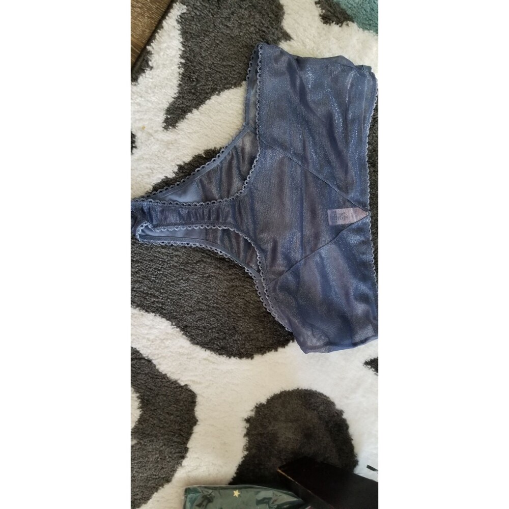L new Victoria's Secret thong panty - Picture 3 of 4